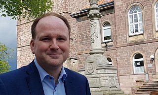 Als Beigeordneter und Kämmerer nach Blomberg zu gehen, war für Christoph Dolle eine "Lebensentscheidung". Jetzt will er Bürgermeister werden und ist sich der Mammutaufgabe nicht nur in Corona-Zeiten bewusst. - Marianne Schwarzer Als Beigeordneter und Kämmerer nach Blomberg zu gehen, war für Christoph Dolle eine "Lebensentscheidung". Jetzt will er Bürgermeister werden und ist sich der Mammutaufgabe nicht nur in Corona-Zeiten bewusst. - Marianne Schwarzer