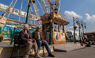 Auch große Fahrgeschäfte laden ein: Dieses Riesenrad dreht sich am Wochenende auf Wilbasen. - Torben Gocke Auch große Fahrgeschäfte laden ein: Dieses Riesenrad dreht sich am Wochenende auf Wilbasen. - Torben Gocke