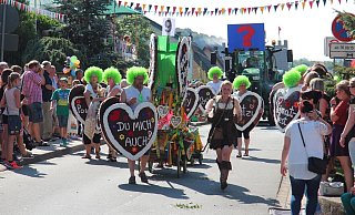 Beim Heimatfest wird es wieder einen gro&szlig;en Festumzug am Sonntag geben - so wie hier im Jahr 2015. - Archivfoto: Till Brand