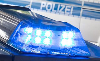 Fahrer flüchtet vor der Polizei unter Drogeneinfluss. - Symbolbild: dpa Fahrer flüchtet vor der Polizei unter Drogeneinfluss. - Symbolbild: dpa