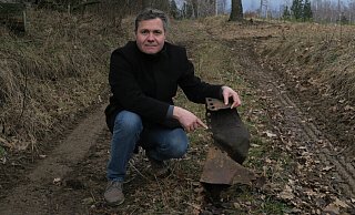 Der tschechische Archäologe und Historiker Jan Vladar sucht Wrackteile von Militärflugzeugen und anschließend die Geschichte dahinter. - Fotorechte: Jan Vladar