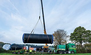 Hier werden die Rohre für den Hochbehälter am Biesterberg angeliefert. - Michael Reimer/Stadtwerke Lemgo