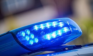 Mit einem erfundenen Notfall hat ein Mann die Polizei alarmiert - weil er einmal eine Frage stellen wollte. (Symbolbild) - Lino Mirgeler/dpa Mit einem erfundenen Notfall hat ein Mann die Polizei alarmiert - weil er einmal eine Frage stellen wollte. (Symbolbild) - Lino Mirgeler/dpa