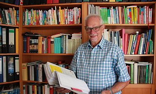 Fred Piechnik ist seit über 30 Jahren Vorsitzender des Heimat- und Verkehrsvereins Bösingfeld. Bislang hoffte er vergeblich auf einen Nachfolger. - Katrin Kantelberg Fred Piechnik ist seit über 30 Jahren Vorsitzender des Heimat- und Verkehrsvereins Bösingfeld. Bislang hoffte er vergeblich auf einen Nachfolger. - Katrin Kantelberg