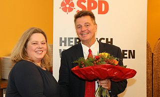 Ilka Kottmann übernimmt von Andreas Kuhlmann die Führung der Detmolder SPD. - SPD Detmold Ilka Kottmann übernimmt von Andreas Kuhlmann die Führung der Detmolder SPD. - SPD Detmold