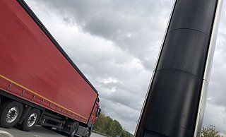 Blitzer: Seit dem 16. August ist die gut 120.000 Euro teure Verkehrsüberwachungsanlage an der Ostwestfalenstraße an der Einfahrt zum Messezentrum in Betrieb. Bisher hat sie rund 46.000 Euro eingespielt, so der Kreis Lippe. - Sven Kienscherf Blitzer: Seit dem 16. August ist die gut 120.000 Euro teure Verkehrsüberwachungsanlage an der Ostwestfalenstraße an der Einfahrt zum Messezentrum in Betrieb. Bisher hat sie rund 46.000 Euro eingespielt, so der Kreis Lippe. - Sven Kienscherf