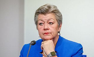 EU-Innenkommissarin Ylva Johansson bei der Hybrid-Pressekonferenz von Europol. - Hatim Kaghat/Belga/dpa