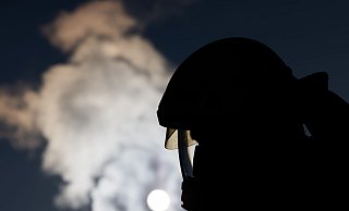 Ein Autotransporter ist auf der A2 bei Bielefeld in Brand geraten. (Symbolbild) - Rolf Vennenbernd/dpa
