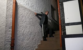 Zärtliche Annäherung an die Alte Synagoge. Künstler Jens Reulecke zieht vom Haus Bachrach zur Alten Synagoge und macht jüdische Vergangenheit bewusst. - Thomas Krügler Zärtliche Annäherung an die Alte Synagoge. Künstler Jens Reulecke zieht vom Haus Bachrach zur Alten Synagoge und macht jüdische Vergangenheit bewusst. - Thomas Krügler