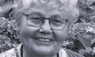 Karen Tank ist im Alter von 83 Jahren verstorben. Ihr politisches und soziales Engagement hat tiefe Spuren hinterlassen. - Astrid Sewing Karen Tank ist im Alter von 83 Jahren verstorben. Ihr politisches und soziales Engagement hat tiefe Spuren hinterlassen. - Astrid Sewing