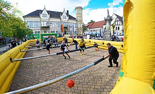 Das Human-Table-Soccer-Stadtmeisterschaftsturnier war wieder der Höhepunkt des Hörnchenfestes. - Nicole Ellerbrake Das Human-Table-Soccer-Stadtmeisterschaftsturnier war wieder der Höhepunkt des Hörnchenfestes. - Nicole Ellerbrake