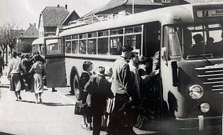 Mit dem Linienbus 7 ist Ludger Ostermann damals von Falkenhagen bis nach Blomberg zur Schule gefahren. Das hat rund anderthalb Stunden gedauert, wie er berichtet. - LZ-Archiv