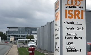 Beim Lemgoer Kfz-Zulieferer Isringhausen wird über einen geplanten Stellenabbau verhandelt. Nun gilt aber erst einmal ein Stillhalteabkommen bis Mitte kommenden Jahres. - Till Brand Beim Lemgoer Kfz-Zulieferer Isringhausen wird über einen geplanten Stellenabbau verhandelt. Nun gilt aber erst einmal ein Stillhalteabkommen bis Mitte kommenden Jahres. - Till Brand