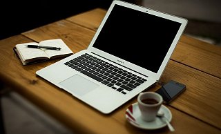 Ob per Laptop oder Smartphone - auf lz.de immer informiert bleiben. - Symbolbild: Pixabay