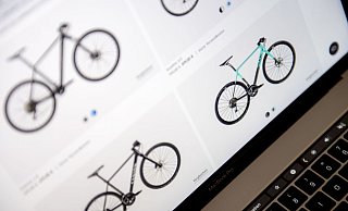 Ein wahnsinnig guter Preis? Das ist wahnsinnig unwahrscheinlich und Lockmittel Nummer eins von Fakeshops. - Foto: Zacharie Scheurer/dpa-tmn Ein wahnsinnig guter Preis? Das ist wahnsinnig unwahrscheinlich und Lockmittel Nummer eins von Fakeshops. - Foto: Zacharie Scheurer/dpa-tmn