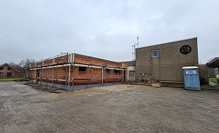 Der Rohbau des Sozialtraktes für die Feuerwache Im Kälbertal ist fertig. Jetzt folgen die Fenster. - Nadine Uphoff