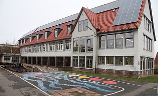 Die Grundschule Horn platzt aus allen Nähten. Dem Schulleiter zufolge würde der Platz nicht einmal reichen, wenn die OGS in die Turmschule umzöge. - Dieter Asbrock