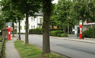 Verbleiben nach Ratsentscheid an den bisherigen Standorten: die Bushaltestellen am Torteich in Alverdissen. - Sylvia Frevert(LZ) Verbleiben nach Ratsentscheid an den bisherigen Standorten: die Bushaltestellen am Torteich in Alverdissen. - Sylvia Frevert(LZ)