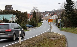 Nach Meinung von SPD und Grünen wird am Ortseingang auf der Hohenhauser Straße zu schnell gefahren. Die Geschwindigkeit soll dort mit einem mobilen Display überprüft werden. - Nadine Uphoff