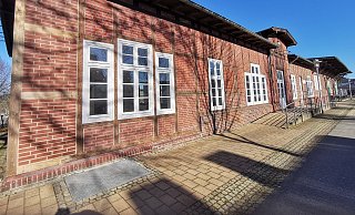 Soll aus dem Dornröschenschlaf geweckt werden: die ehemalige Gaststätte "Cigarillo" im alten Bahnhof Barntrup. - Sylvia Frevert