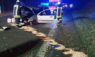 Unfall auf der Extertalstraße bei Alverdissen. - Feuerwehr Barntrup Unfall auf der Extertalstraße bei Alverdissen. - Feuerwehr Barntrup