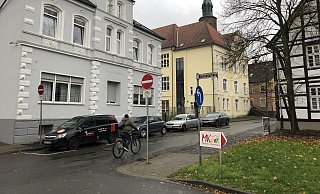 Die Einbahn-Schilder in der Schülerstraße bleiben. - Thomas Reineke Die Einbahn-Schilder in der Schülerstraße bleiben. - Thomas Reineke