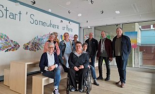 Auch 50 Jahre, nachdem sie die Schule verlassen haben, trifft sich der erste Zehntklässler-Jahrgang der einstigen Blomberger Hauptschule. - Foto: Bossemeyer
