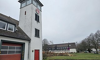 Das Grundstück zwischen Bunter Schule und altem Standort hat die Stadt gekauft. Die Feuerwehr bekommt einen modernen Neubau. - Astrid Sewing Das Grundstück zwischen Bunter Schule und altem Standort hat die Stadt gekauft. Die Feuerwehr bekommt einen modernen Neubau. - Astrid Sewing