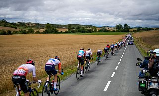 Nach dem Auftakt im spanischen Baskenland kehrt der Tour-Tross nach Frankreich heim. - Thibault Camus/AP/dpa Nach dem Auftakt im spanischen Baskenland kehrt der Tour-Tross nach Frankreich heim. - Thibault Camus/AP/dpa