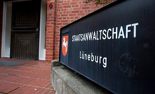 Die Staatsanwaltschaft Lüneburg ermittelt gegen insgesamt sechs Beschuldigte. - Foto: Philipp Schulze/dpa