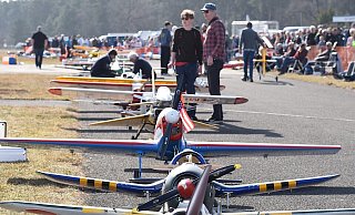 Regelmäßig findet auf dem Segelflugplatz in Oerlinghausen die Modellflugshow statt. Foto: Karin Prignitz - Karin Prignitz