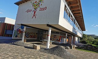 Die Renovierung des Barntruper Gymnasiums verteuert sich um rund 1,9 Millionen Euro. - Sylvia Frevert Die Renovierung des Barntruper Gymnasiums verteuert sich um rund 1,9 Millionen Euro. - Sylvia Frevert