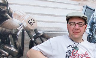 Christian Schulze muss das Biker-Café „Die Kurve" geschlossen halten. - Axel Bürger Christian Schulze muss das Biker-Café „Die Kurve" geschlossen halten. - Axel Bürger