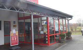 Postbank-Kunden k&ouml;nnen ab April ihre Bankgesch&auml;fte nicht mehr in der Station im Getr&auml;nkemarkt erledigen. - Birgit Guhlke