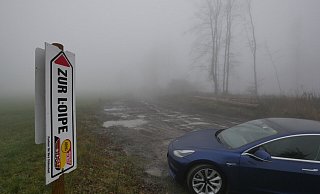 Der Wirtschaftsweg an der Bauernkampstraße wird von Wanderern zum Parken genutzt. Ob dort ein Parkplatz möglich werden kann, wird überprüft. - Jost Wolf