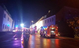Die vier Bewohner des Hauses konnten sich selbst in Sicherheit bringen. Ein Kind erlitt eine Rauchgasvergiftung. - Jörg Mengedoht/Feuerwehr Barntrup