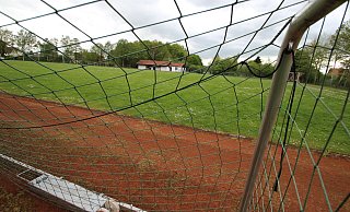 Der SuS Stemmen/Varenholz möchte seinen Sportplatz umgestalten. Fest steht bereits, dass ein Calisthenics-Fitnessparcours kommen wird. Außerdem möchte der Verein das Spielfeld verkleinern. - Jens Rademacher Der SuS Stemmen/Varenholz möchte seinen Sportplatz umgestalten. Fest steht bereits, dass ein Calisthenics-Fitnessparcours kommen wird. Außerdem möchte der Verein das Spielfeld verkleinern. - Jens Rademacher