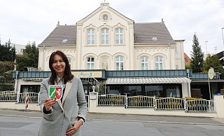 Olga Diser hat das denkmalgeschützt Haus in der Straße "Am Herforder Tor 6" erworben, die Denkmalplakette hat ihr die Stadt zugeschickt. Allerdings gab es reichlich Probleme während der Sanierung. - Alexandra Schaller