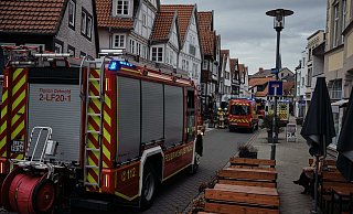Die Feuerwehr war mit mehreren Einsatzfahrzeugen vor Ort. - Till Sadlowski Die Feuerwehr war mit mehreren Einsatzfahrzeugen vor Ort. - Till Sadlowski