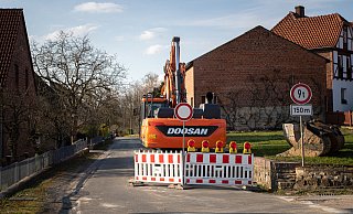 Im ersten Bauabschnitt wird die Hardisser Straße nach dem Einmündungsbereich des Dillewegs bis zum Brückenbauwerk „Oetternbachbrücke" voll gesperrt. - Torben Gocke Im ersten Bauabschnitt wird die Hardisser Straße nach dem Einmündungsbereich des Dillewegs bis zum Brückenbauwerk „Oetternbachbrücke" voll gesperrt. - Torben Gocke