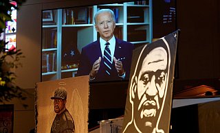 Ein Jahr nach dem ersten Todestag von George Floyd empfängt US-Präsident Joe Biden Flyds Angehörige. - Foto: David J. Phillip/AP POOL/dpa Ein Jahr nach dem ersten Todestag von George Floyd empfängt US-Präsident Joe Biden Flyds Angehörige. - Foto: David J. Phillip/AP POOL/dpa