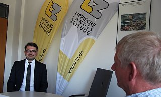 Christian Sauter (FDP, links) stellt sich in den Redaktionsräumen den Fragen seines Kontrahenten Frank Meier („Zukunft Extertal"). - Silke Buhrmester Christian Sauter (FDP, links) stellt sich in den Redaktionsräumen den Fragen seines Kontrahenten Frank Meier („Zukunft Extertal"). - Silke Buhrmester