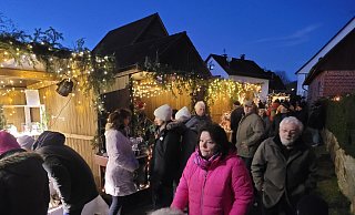 Stimmungsvoll: der Weihnachtsmarkt in Brakelsiek. - Dirk Steinmeier Stimmungsvoll: der Weihnachtsmarkt in Brakelsiek. - Dirk Steinmeier