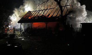 In der Wistighöferheide ist eine Garage niedergebrannt. - Feuerwehr Lemgo