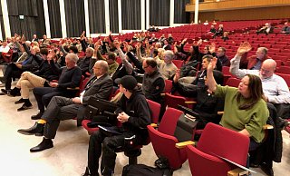 Die schwarz-grüne Koalition im Stadtrat (hier der gesamte Rat bei einer vergangenen Sitzung in der Konzerthalle) ist Geschichte. - Thomas Reineke Die schwarz-grüne Koalition im Stadtrat (hier der gesamte Rat bei einer vergangenen Sitzung in der Konzerthalle) ist Geschichte. - Thomas Reineke