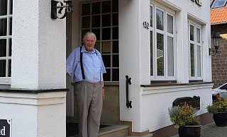 Hermann Hetland sucht einen Nachmieter für das Kirchheider Hotel-Restaurant „Im Borke", das er selbst 37 Jahre lang betrieben hat. - Alina Hetland Hermann Hetland sucht einen Nachmieter für das Kirchheider Hotel-Restaurant „Im Borke", das er selbst 37 Jahre lang betrieben hat. - Alina Hetland