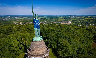 Hermannsdenkmal im Arminia-Trikot - Mike-Dennis Müller Hermannsdenkmal im Arminia-Trikot - Mike-Dennis Müller