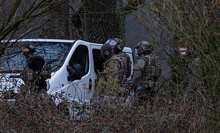 Das Foto zeigt einen SEK-Einsat im lippischen Extertal. - Freitag TV