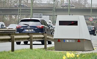 Ein Blitzer wie dieser - hier am Ostwestfalendamm in Bielefeld - dürfte dank KVD in Zukunft auch in Augustdorf öfter zum Einsatz kommen. - Peter Unger