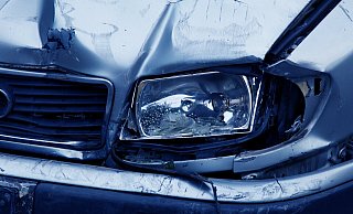 Auf der Kreuzstraße hat ein 51-Jähriger am Samstagabend die Kontrolle über sein Auto verloren und sich überschlagen. - Symbolbild: pixabay Auf der Kreuzstraße hat ein 51-Jähriger am Samstagabend die Kontrolle über sein Auto verloren und sich überschlagen. - Symbolbild: pixabay